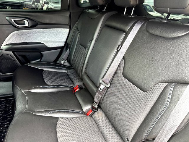 Used 2024 Jeep Compass Latitude AWD/4WD image 24
