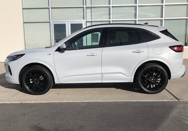 Certified 2025 Ford Escape ST-Line Elite image 4