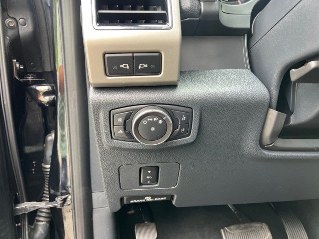 Certified 2022 Ford F350 Lariat w/ Lariat Value Package AWD/4WD image 13