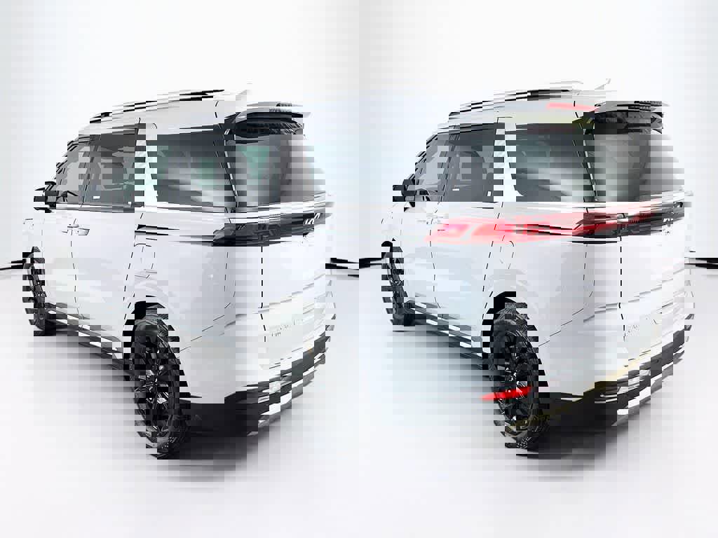 Used 2023 Kia Carnival SX Prestige image 3