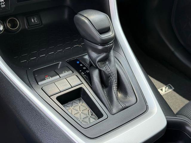 Used 2019 Toyota RAV4 LE w/ Carpet Mat Package FWD image 11