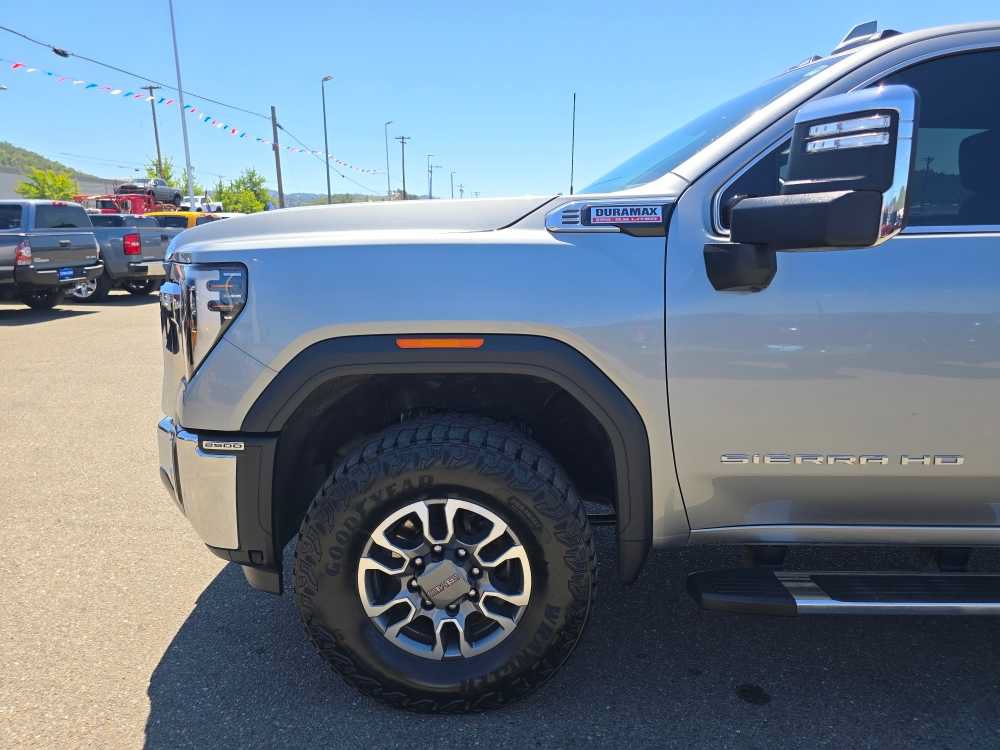 Used 2024 GMC Sierra 2500 SLT w/ SLT Premium Package AWD/4WD image 18