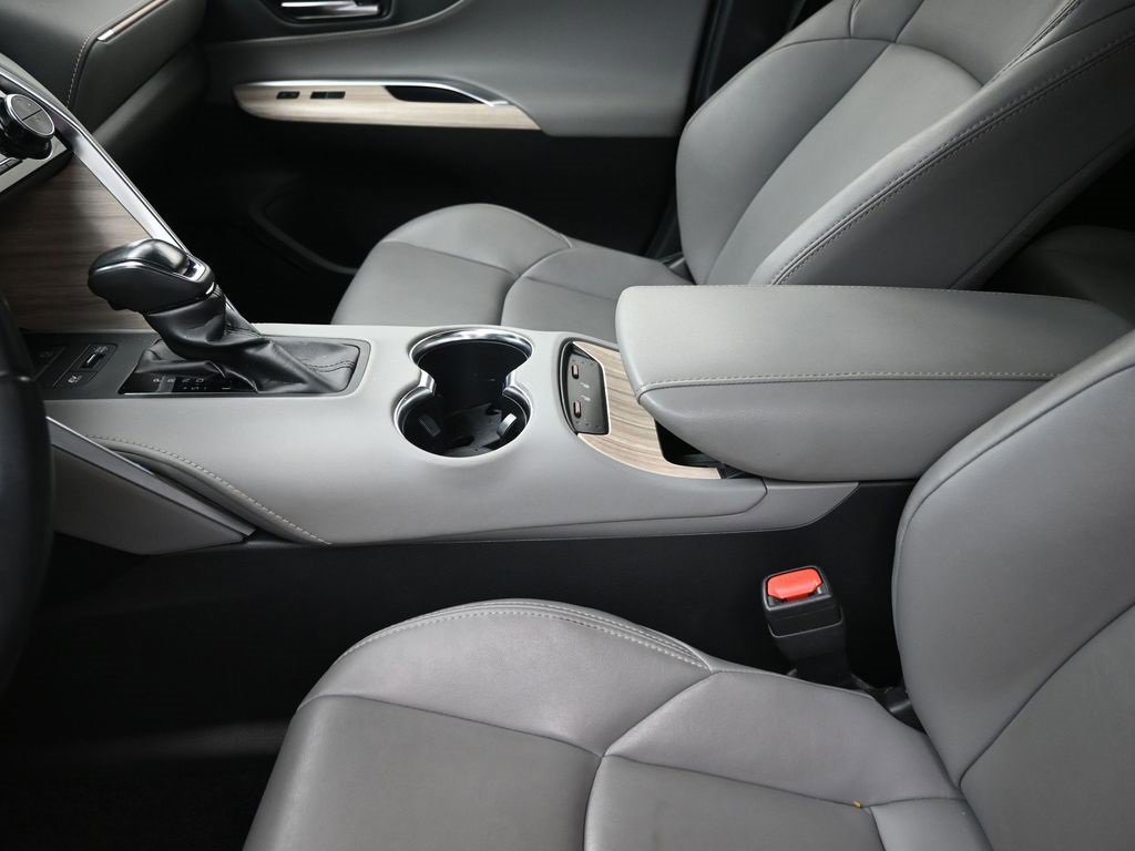 Used 2022 Toyota Venza XLE image 25