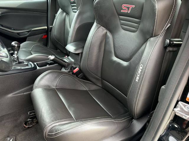 Certified 2018 Ford Focus ST w/ Equipment Group 402A FWD image 17
