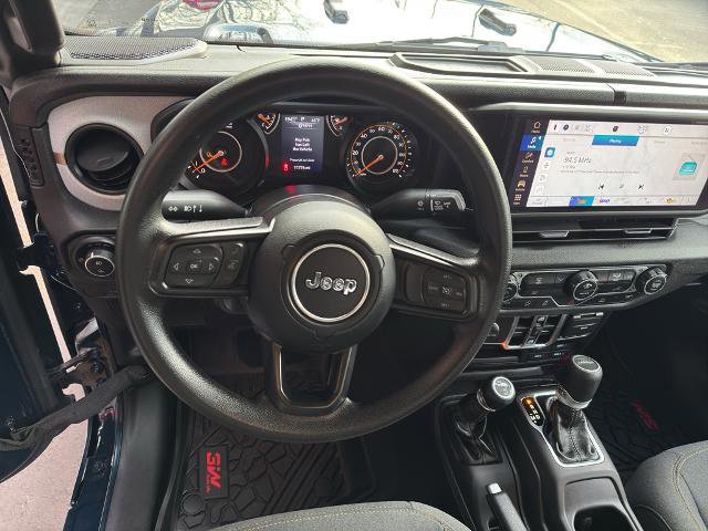 Used 2025 Jeep Gladiator Sport image 18