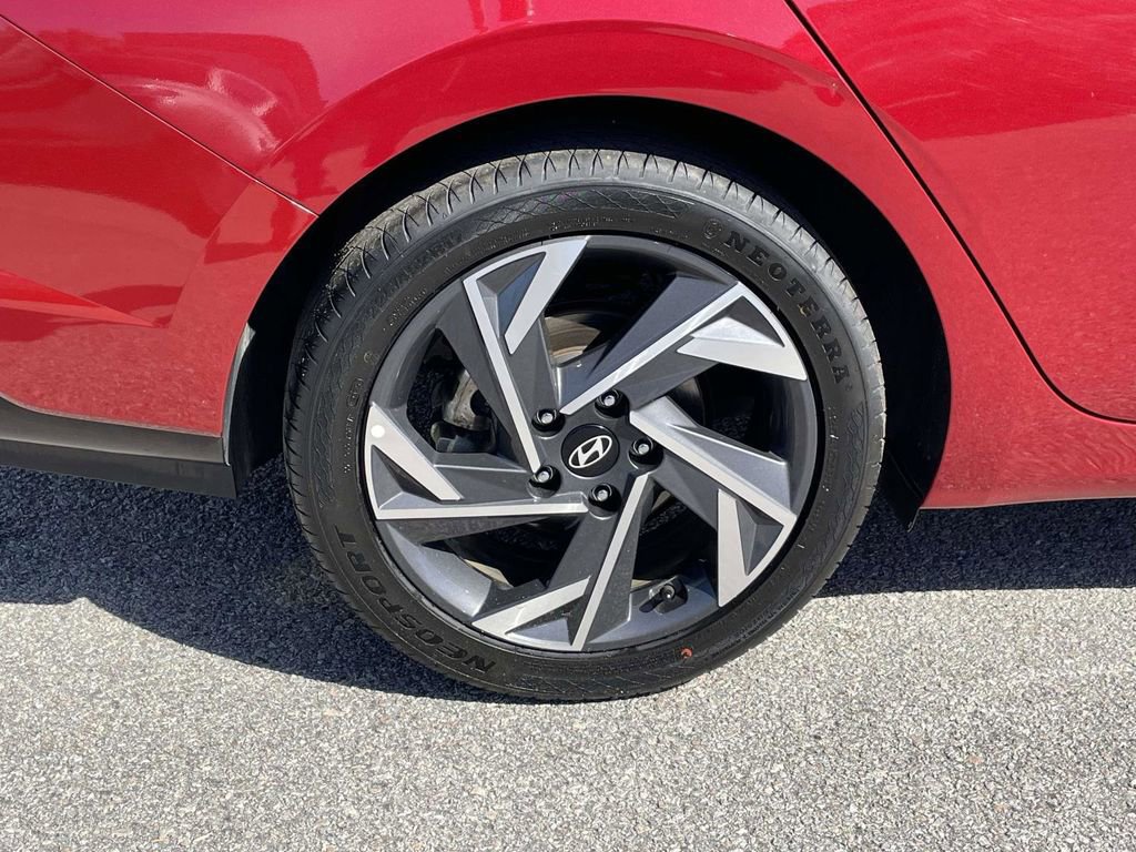 Used 2025 Hyundai Elantra SEL image 4