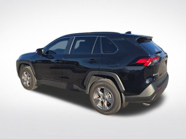 Used 2025 Toyota RAV4 XLE w/ Convenience Package FWD image 4