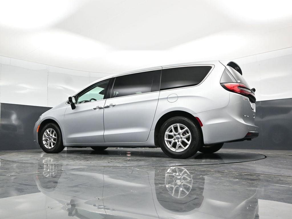 Used 2024 Chrysler Pacifica Touring-L image 51
