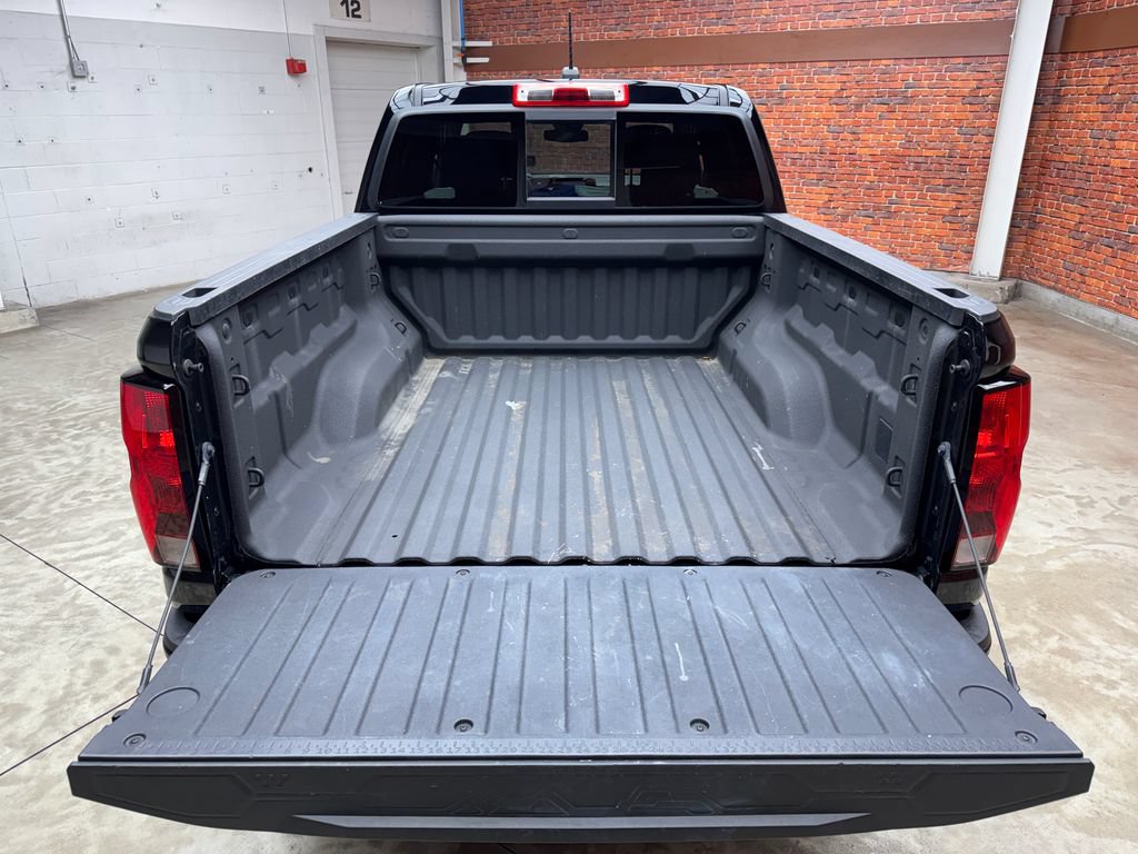 Used 2025 Chevrolet Colorado W/T AWD/4WD image 27