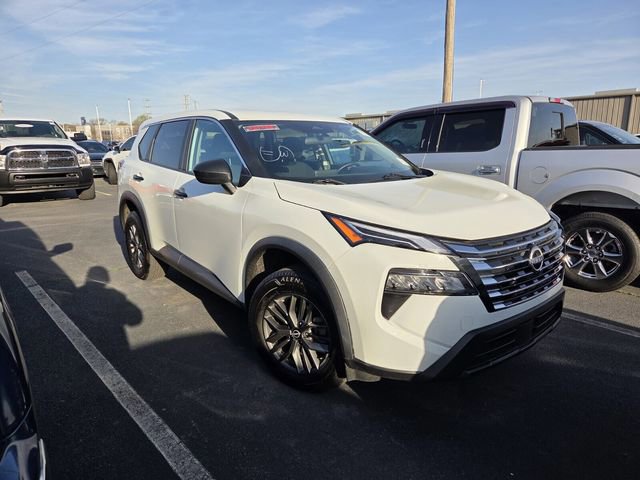 Used 2024 Nissan Rogue S image 7