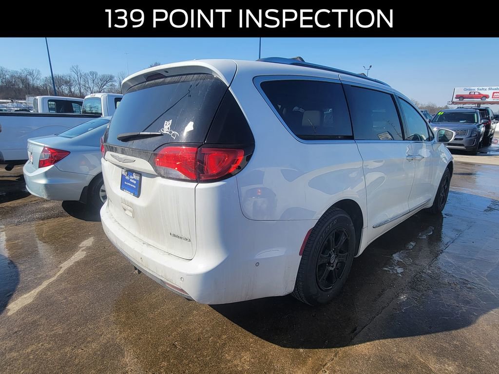 Used 2017 Chrysler Pacifica Limited image 4