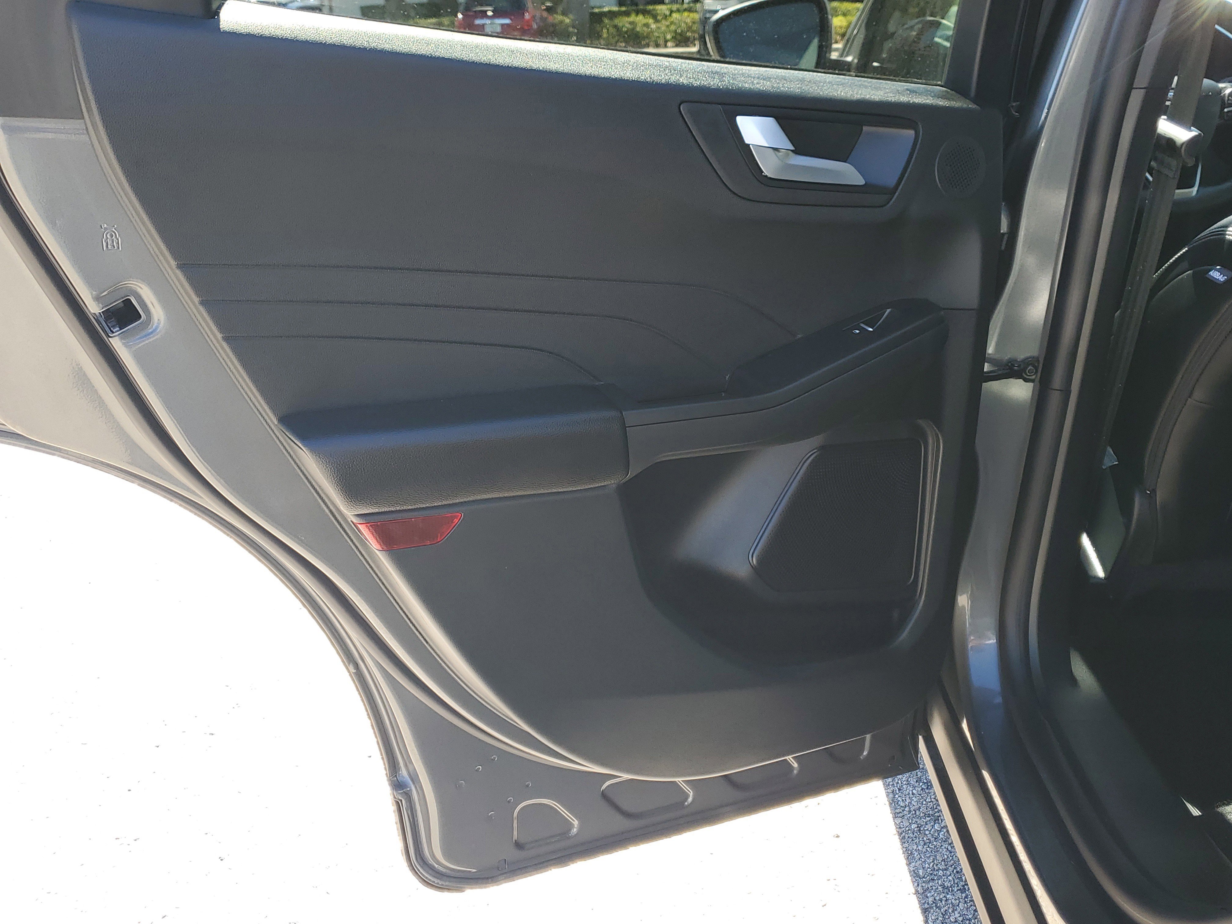 Certified 2025 Ford Escape Platinum w/ Premium Technology Package image 12