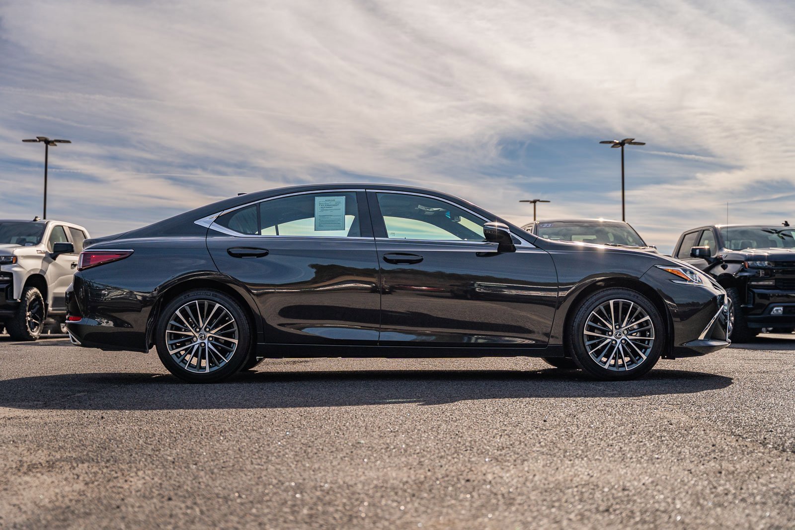 Used 2023 Lexus ES 350 w/ Premium Package image 6