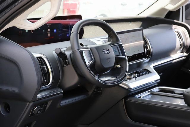 Certified 2025 Ford Expedition Platinum w/ Driver's Package image 22