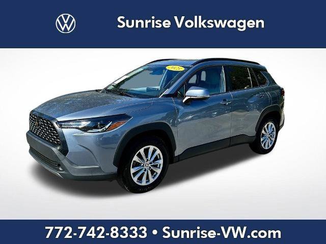 Used 2023 Toyota Corolla Cross LE image 7