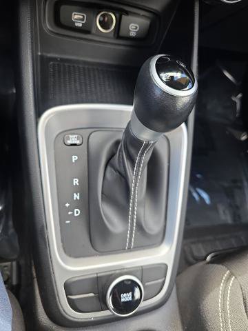 Used 2023 Hyundai Venue SEL FWD image 30
