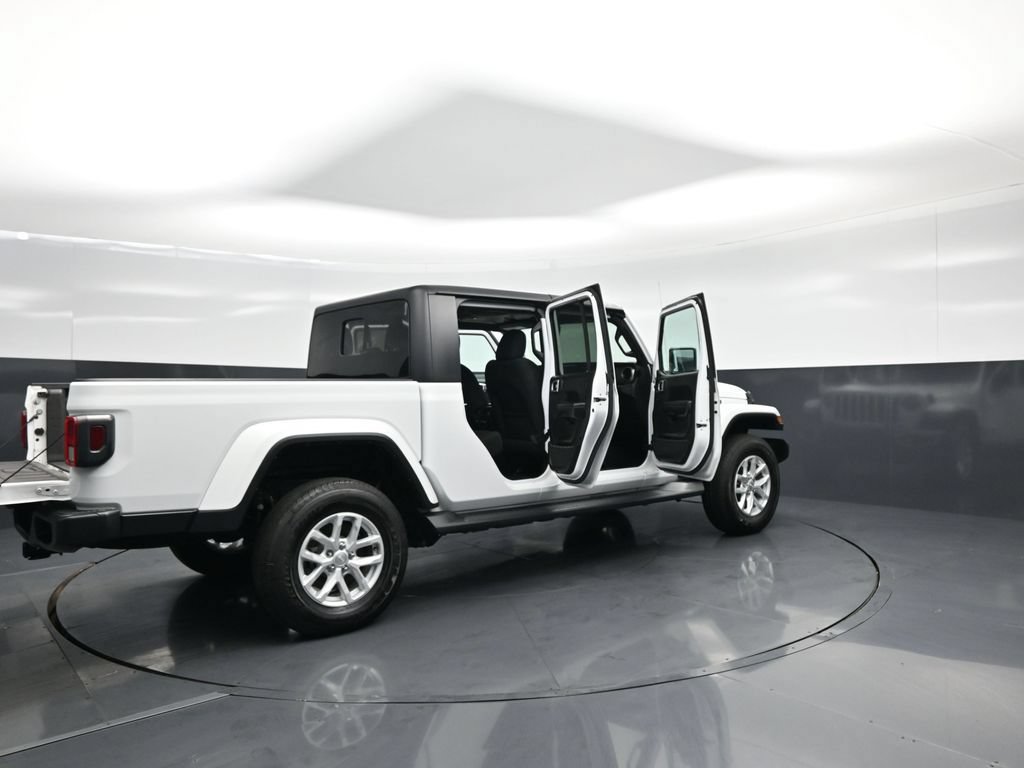 Used 2023 Jeep Gladiator Sport AWD/4WD image 6