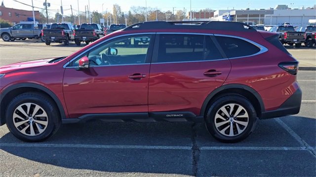 Used 2022 Subaru Outback Premium image 6