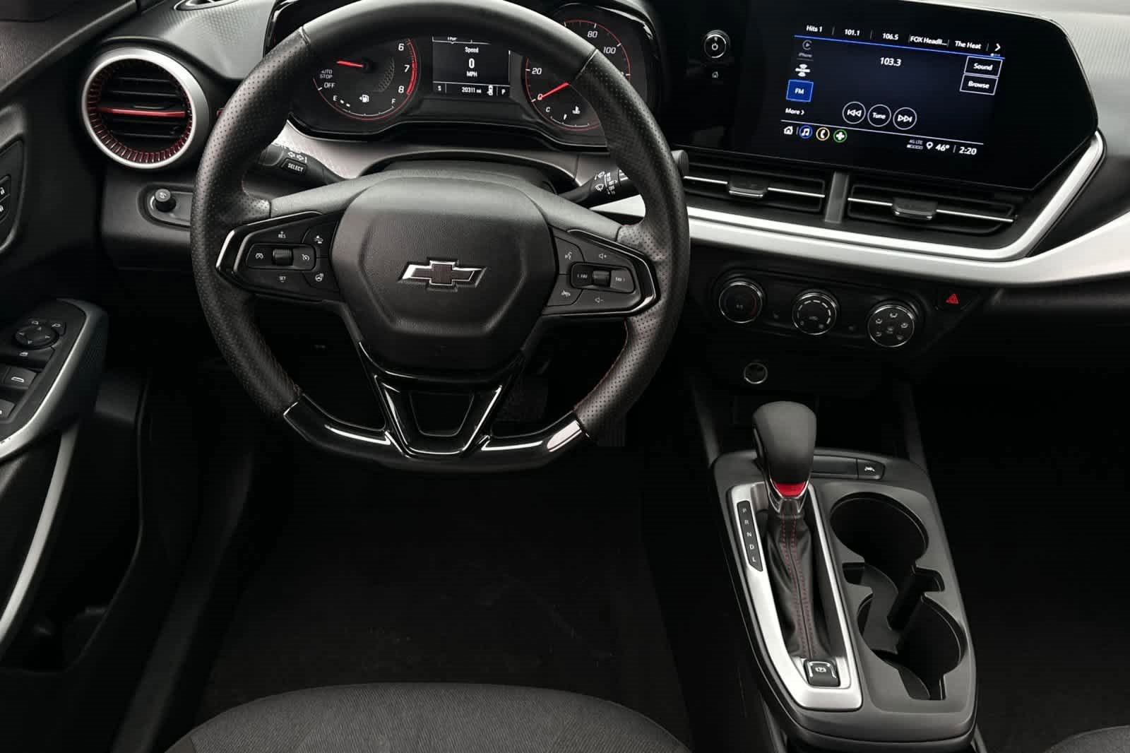 Used 2025 Chevrolet Trax RS w/ Driver Confidence Package image 15