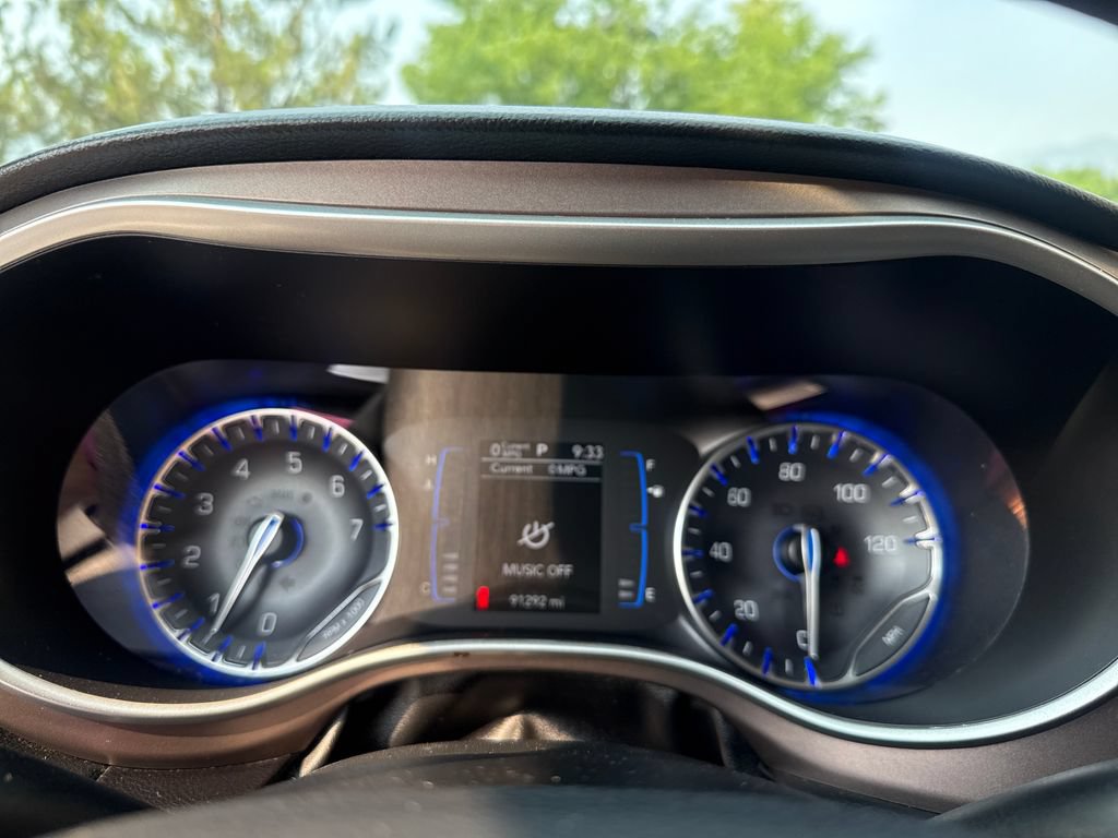 Used 2020 Chrysler Voyager L FWD image 15