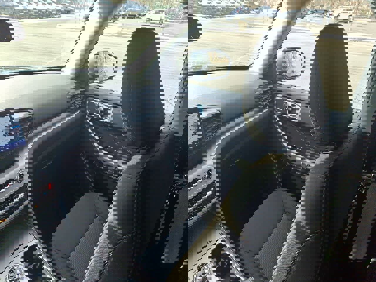 Certified 2024 Ford Explorer XLT image 11