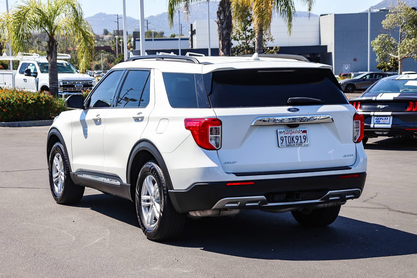 Certified 2021 Ford Explorer XLT w/ Equipment Group 202A AWD/4WD image 6