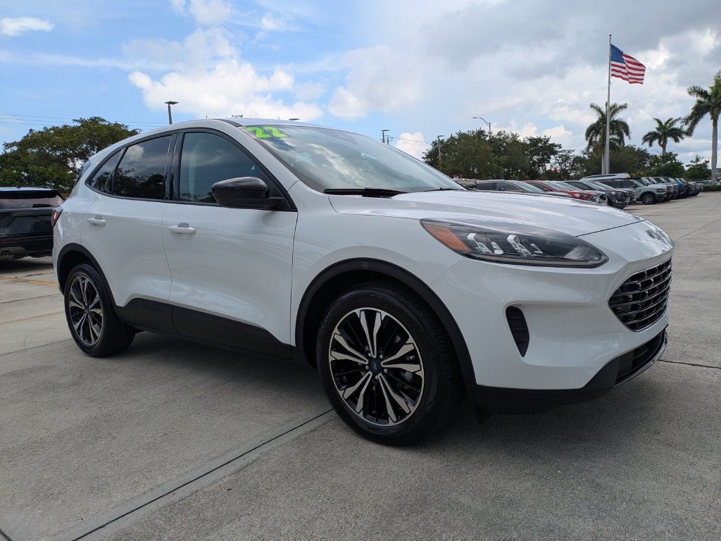 Certified 2022 Ford Escape SE FWD image 2