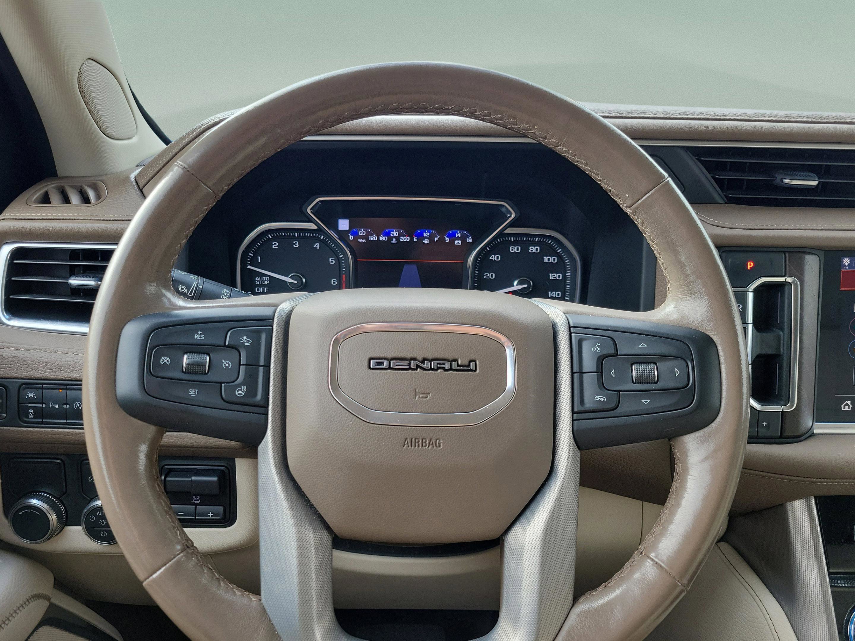 Used 2021 GMC Yukon Denali w/ Denali Premium Package image 11