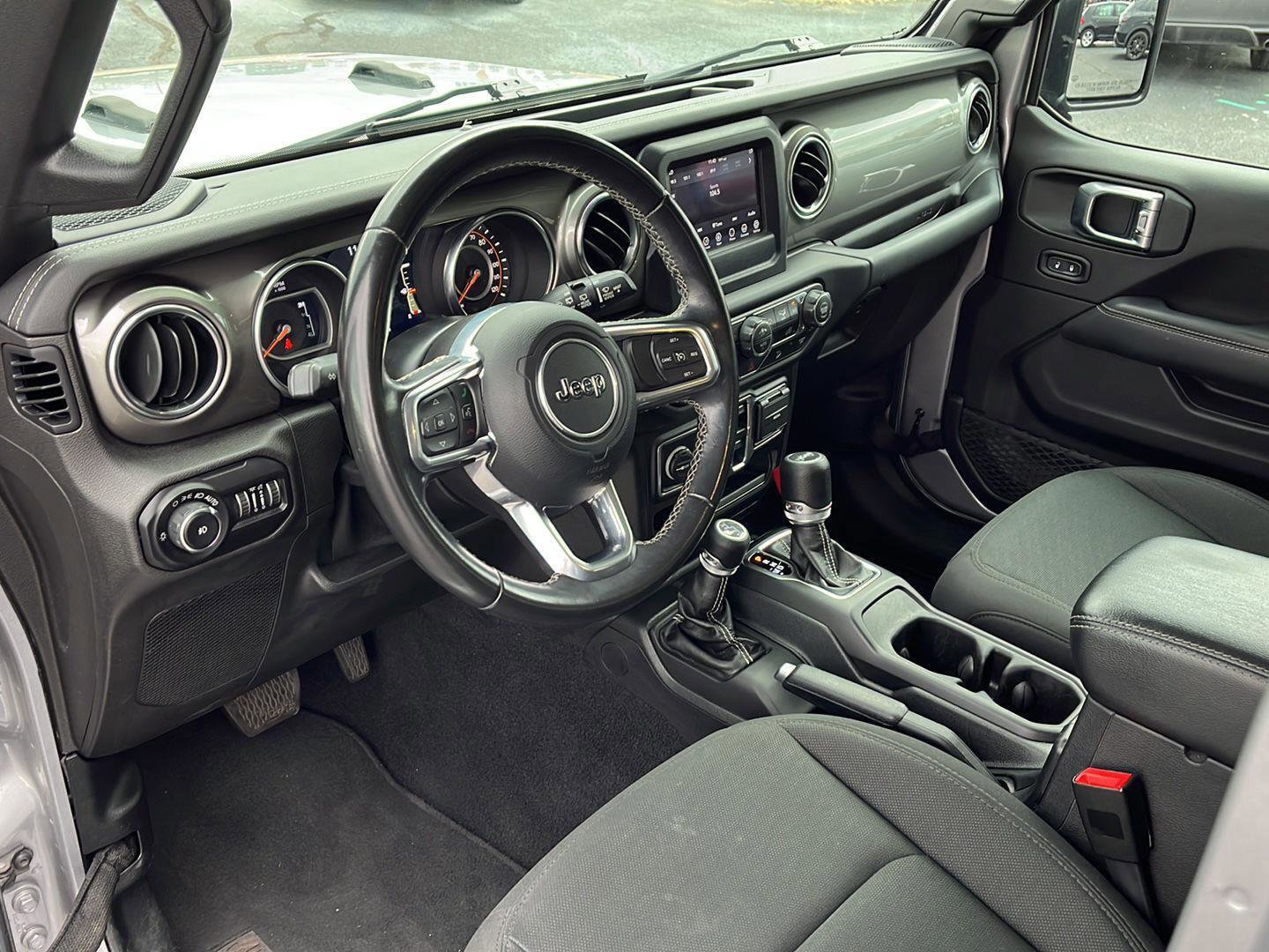 Used 2019 Jeep Wrangler Unlimited Sahara image 21