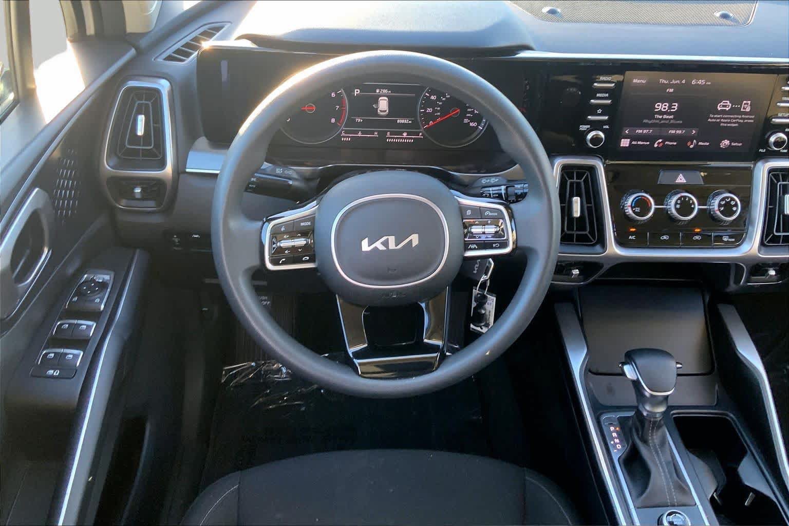 Used 2023 Kia Sorento LX FWD image 6