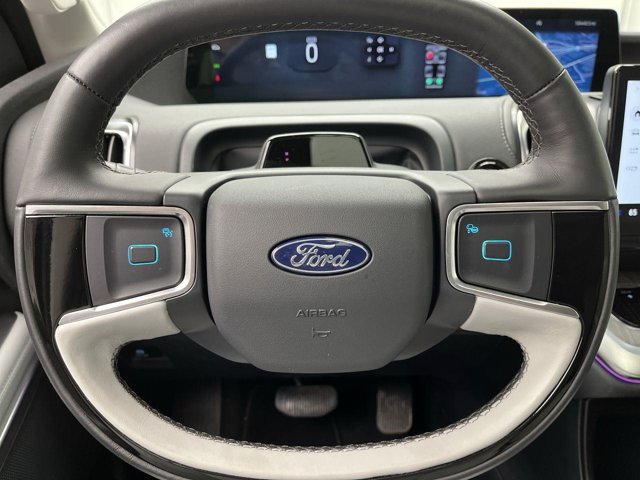Certified 2025 Ford Expedition Platinum w/ Platinum Ultimate Package AWD/4WD image 18