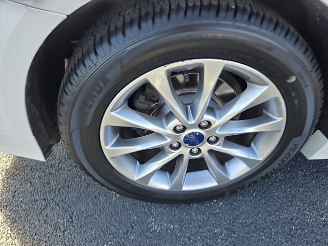 Certified 2017 Ford Fusion SE w/ Fusion SE Technology Package FWD image 41