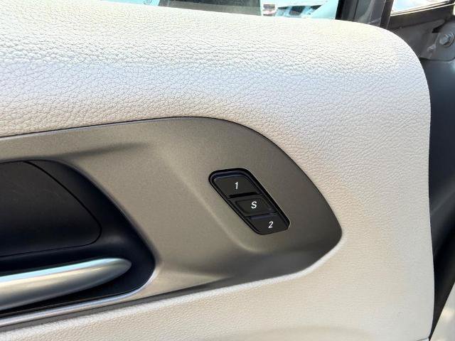 Used 2023 Chrysler Pacifica Touring-L FWD image 22