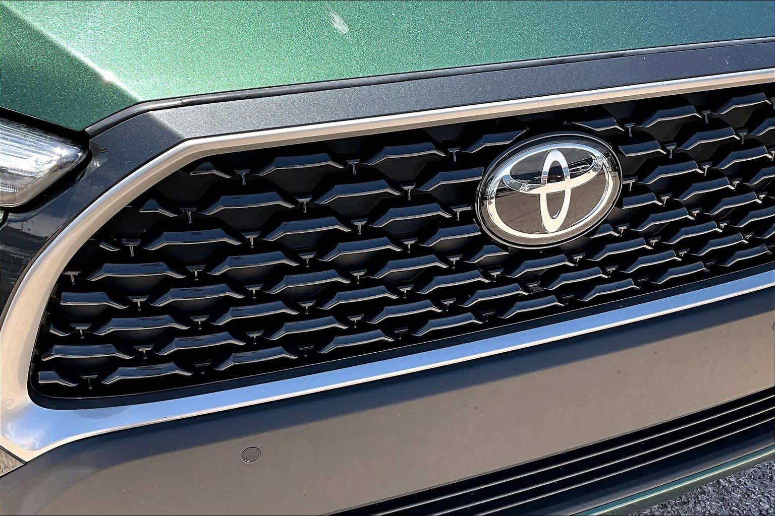 Used 2024 Toyota Corolla Cross XLE FWD image 29