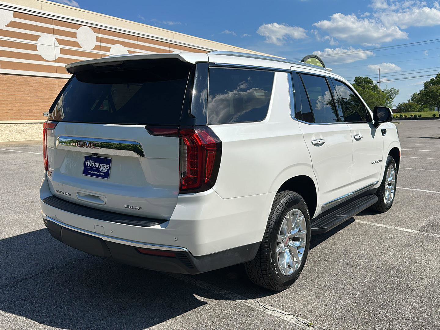 Used 2022 GMC Yukon SLT w/ SLT Premium Package AWD/4WD image 5
