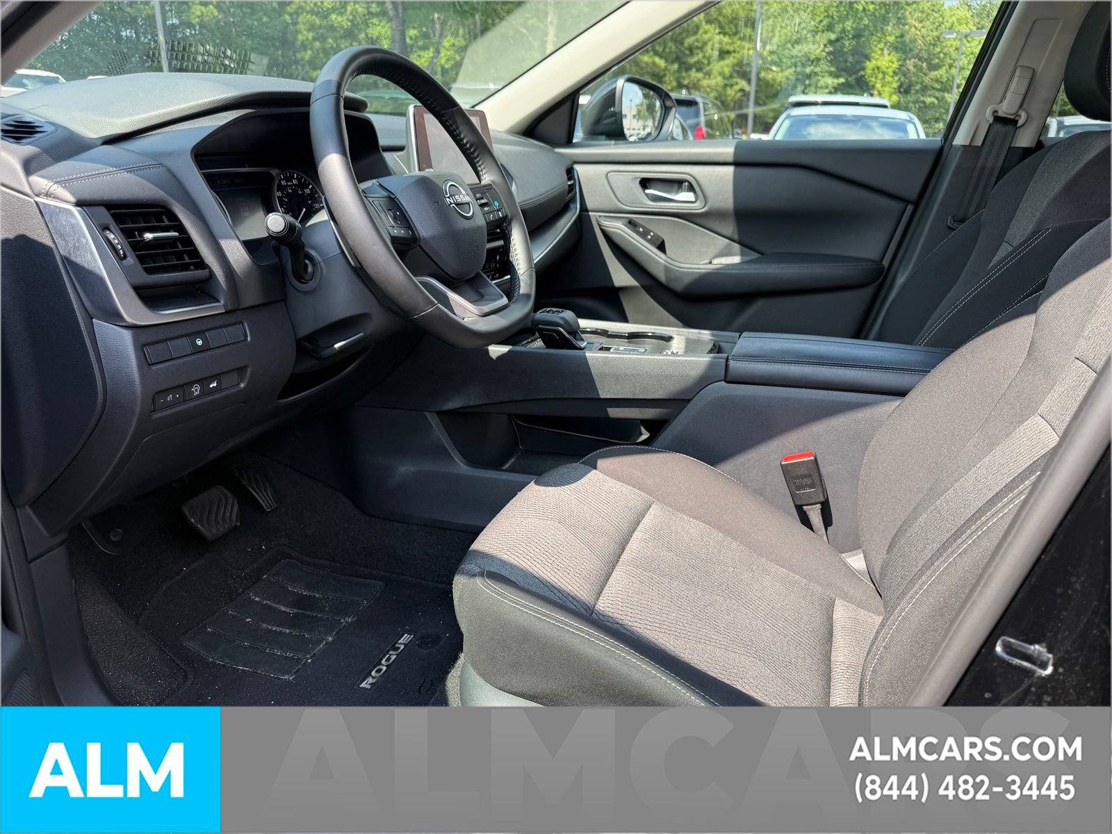 Used 2025 Nissan Rogue SV FWD image 11