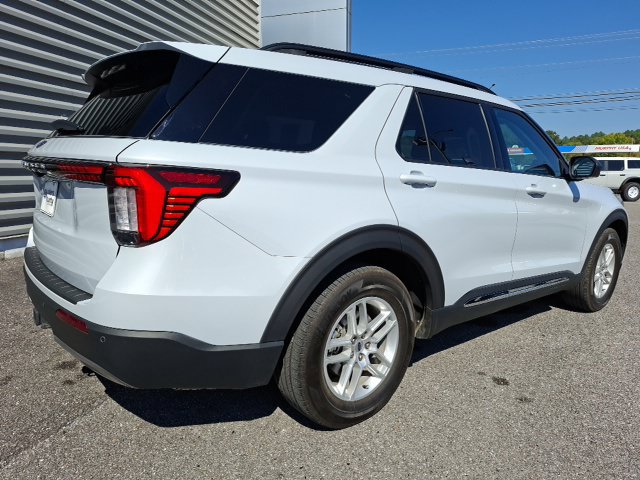 Certified 2025 Ford Explorer Active w/ Active Comfort Package RWD image 3