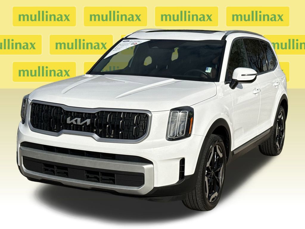 Used 2024 Kia Telluride EX w/ EX Captain's Chair Package image 11