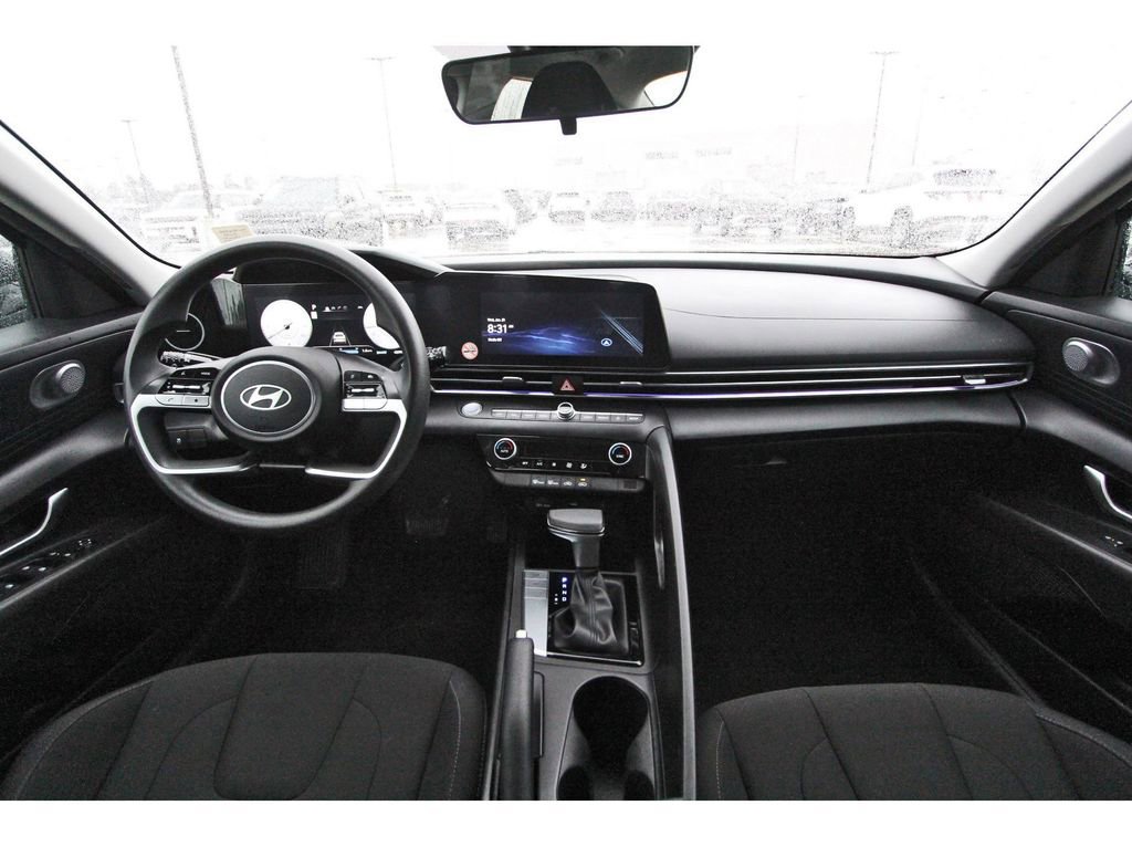 Used 2024 Hyundai Elantra SEL image 12