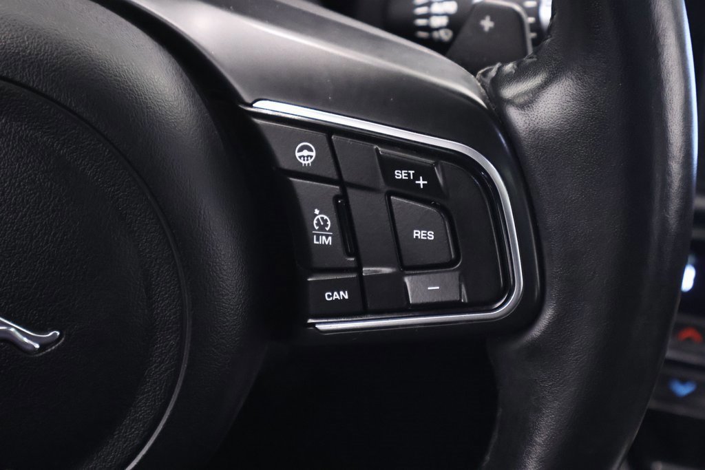 Used 2018 Jaguar F-PACE Premium image 29