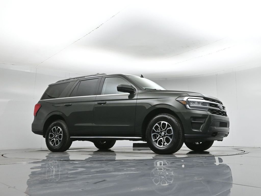 Certified 2023 Ford Expedition XLT image 4