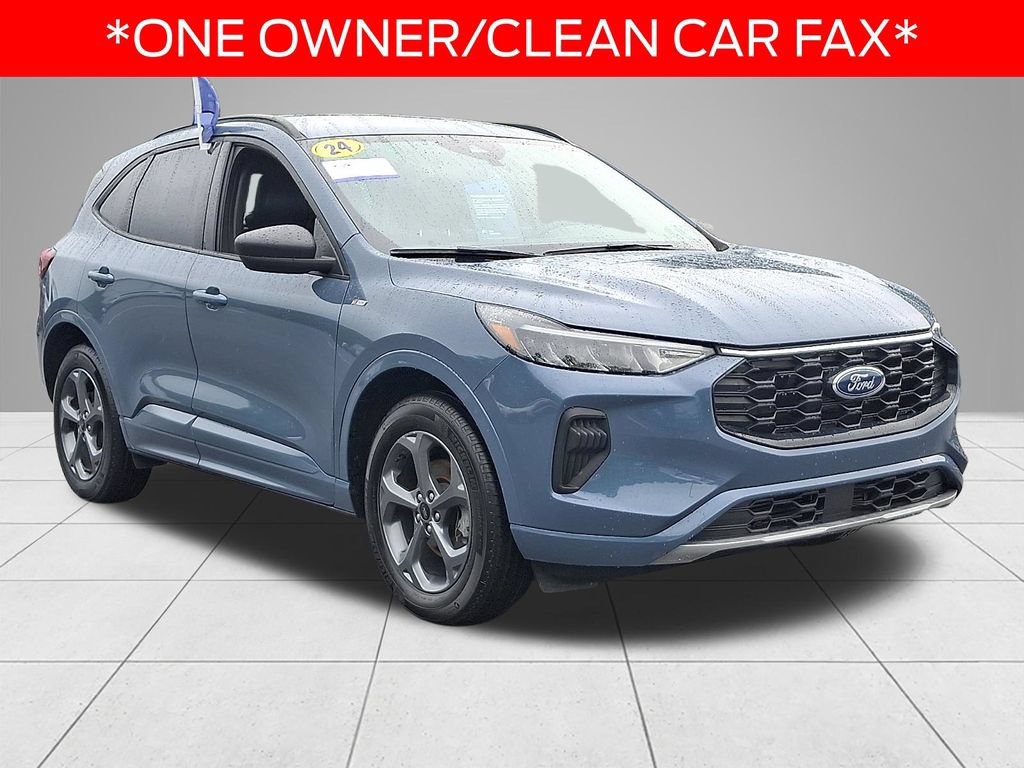 Certified 2024 Ford Escape ST-Line w/ Tech Pack #1 AWD/4WD image 3