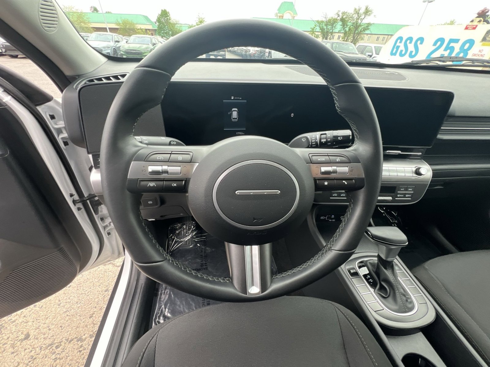 Used 2025 Hyundai Kona SEL FWD image 24