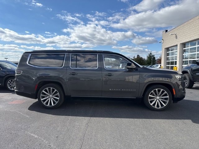Used 2023 Jeep Grand Wagoneer L Series II w/ Premium Group II image 4