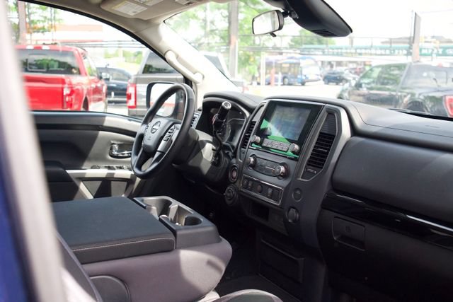 Used 2023 Nissan Titan SV AWD/4WD image 14