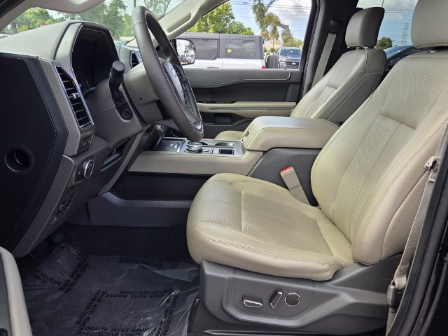 Certified 2018 Ford Expedition XLT w/ Equipment Group 202A RWD image 12