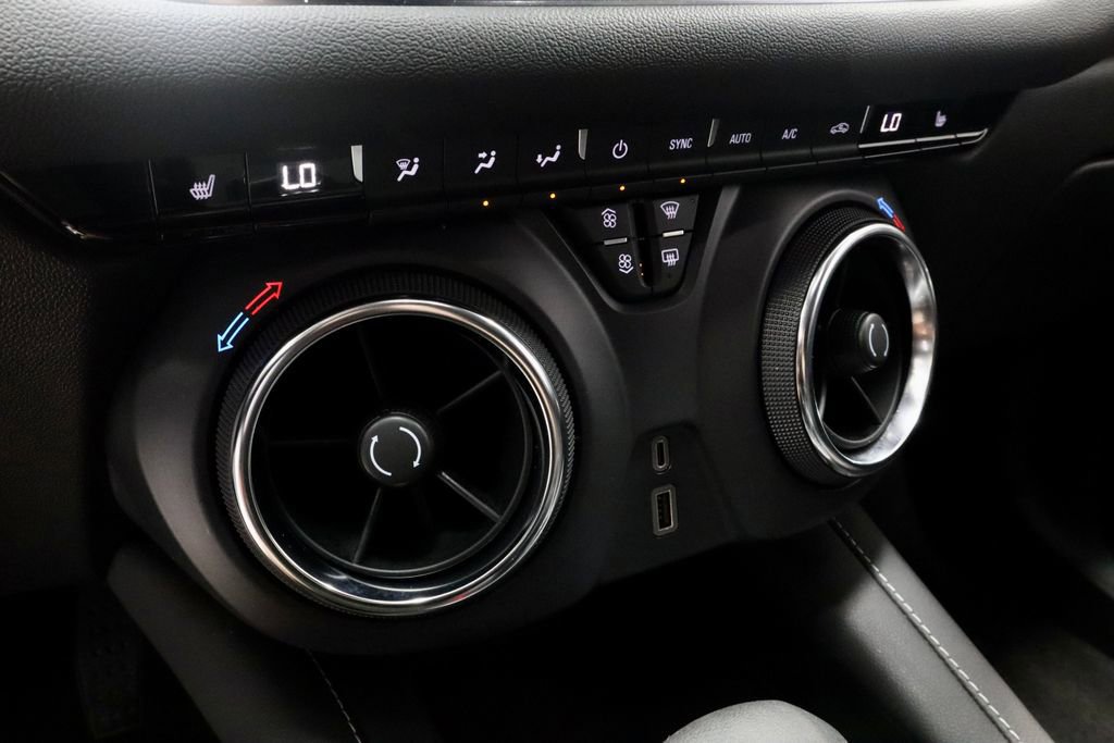 Used 2025 Chevrolet Blazer LT image 32