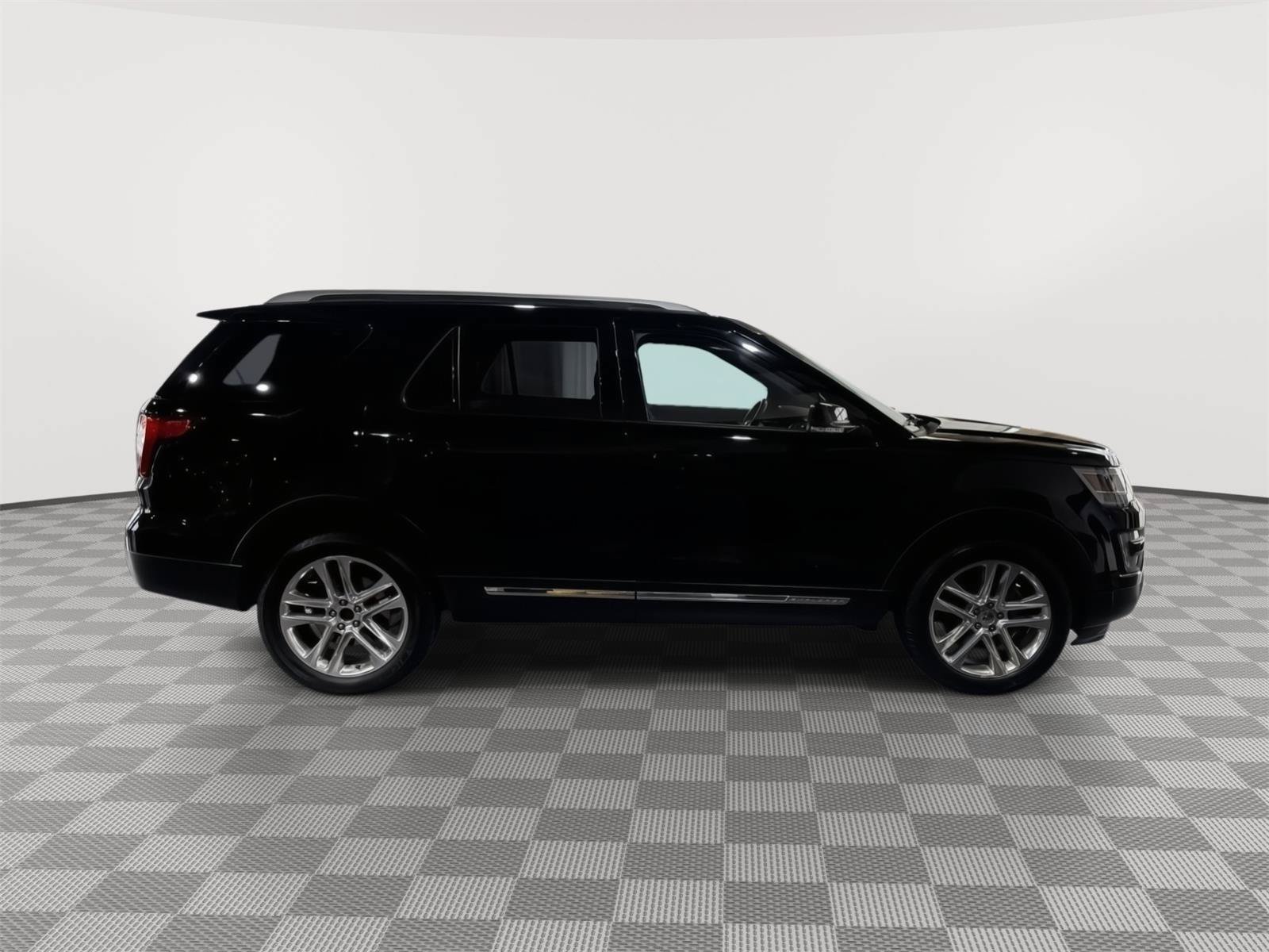 Certified 2017 Ford Explorer XLT w/ Equipment Group 202A AWD/4WD image 6