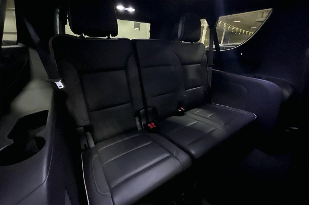 Used 2023 Chevrolet Suburban Premier image 26