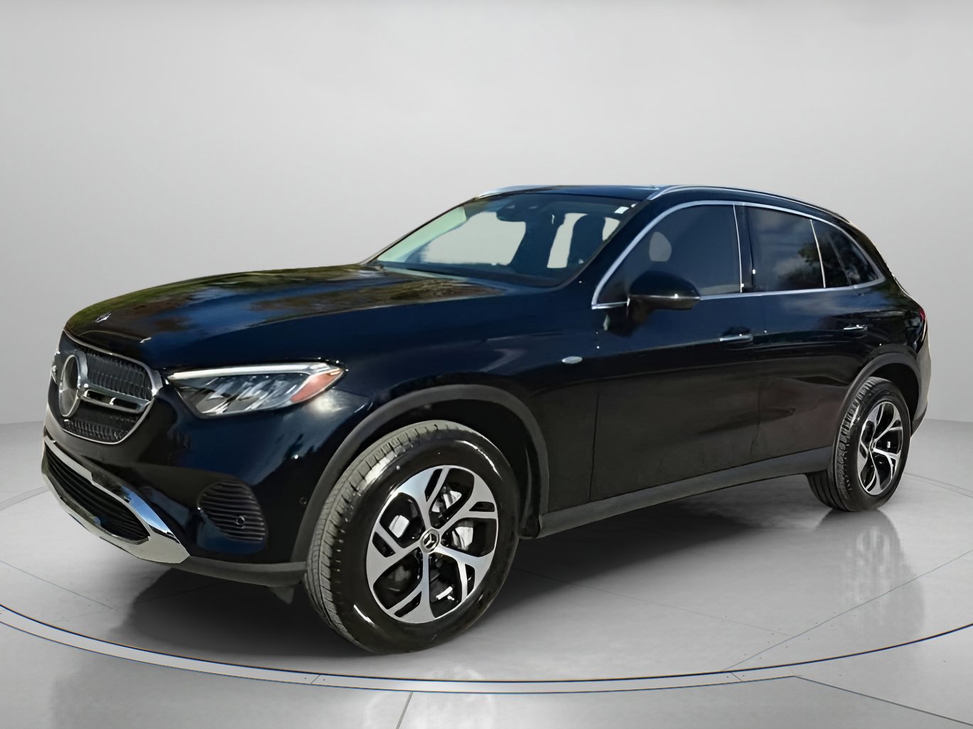 Used 2025 Mercedes-Benz GLC 350e 4MATIC image 5
